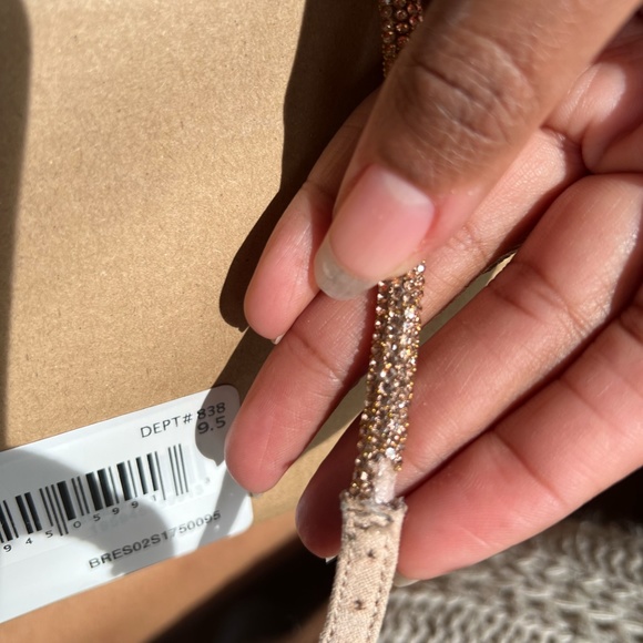 GOLD SHOES - Picture 6 of 6